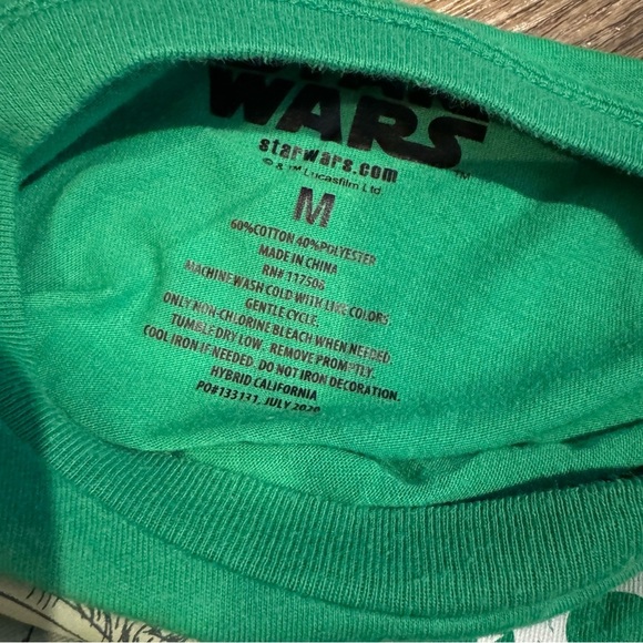 Star Wars Baby Yoda Green Holiday Graphic Kids T-Shirt Size Medium - Picture 3 of 4